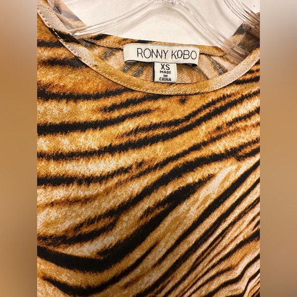 Ronny Kobo animal print crew neck top - Picture 5 of 5